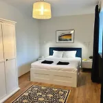 Central City Stay, 3-Bedroom & Free Parking!