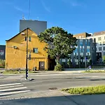 Central City Stay, 3-Bedroom & Free Parking!