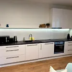 Central City Stay, 3-Bedroom & Free Parking!